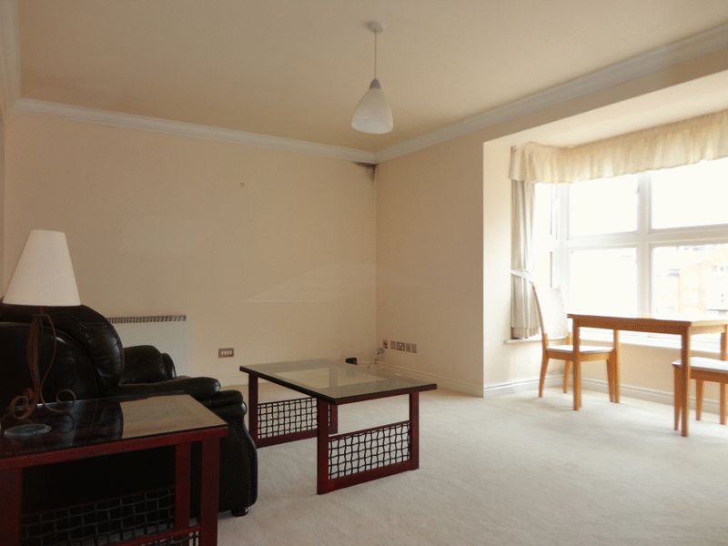 Lounge Diner - click for photo gallery